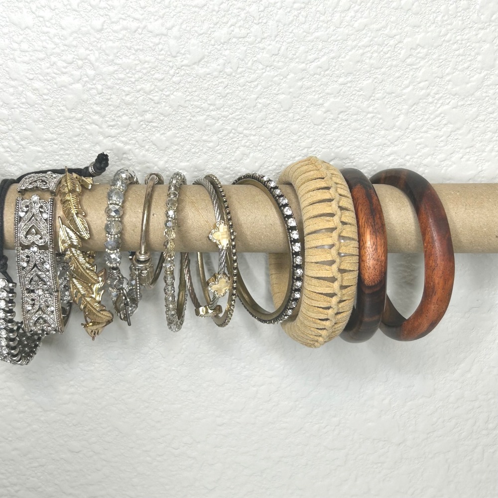 Lot of 25 Bracelet Set Mixed Metals Beads Wood Bangles Stackable Statement - Picture 4 of 4